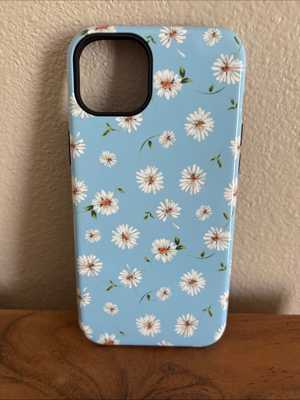 Casely IPhone 15 Plus Classic Case in “Daisy Daydream” Blue NEW with Cloth Bag